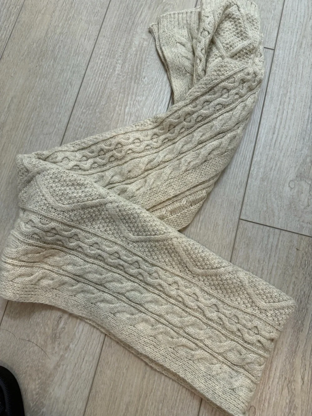 Banana Republic soft cable